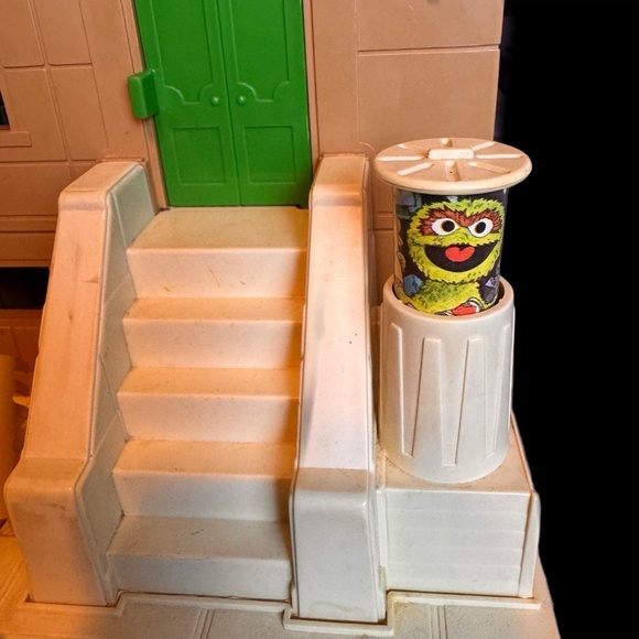 Sesame Street - Mr Hoopers Store Play set 1984 With Figures & Accessories - Picture 10 of 14